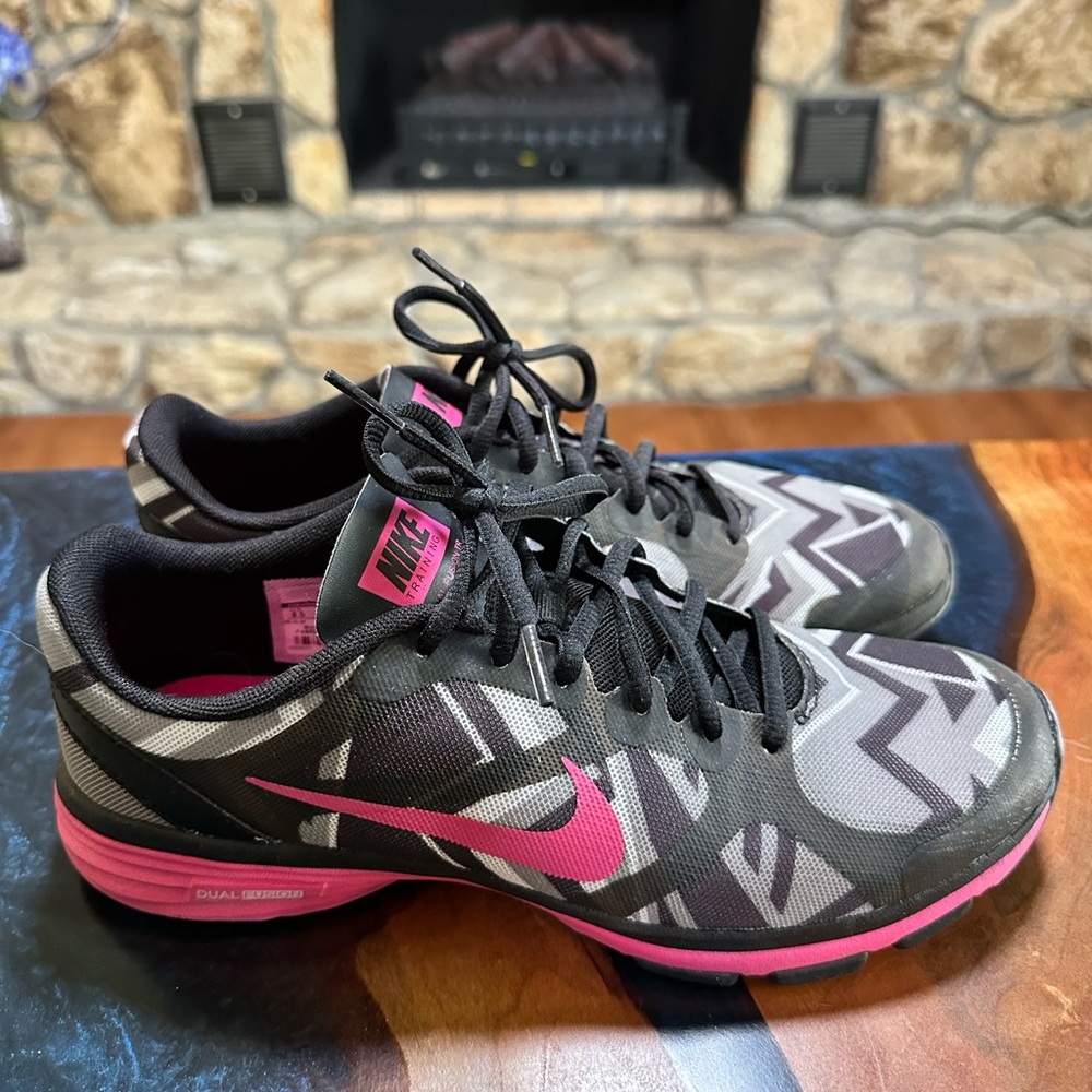 Nike Women's Dual Fusion Black and Pink Running Shoes